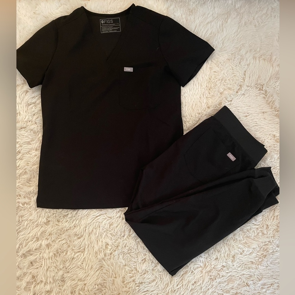 Figs scrubs black color 1 pocket Scrub top and Zamora Joggers size medium